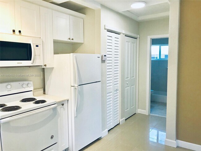 Building Photo - 1949 Funston St