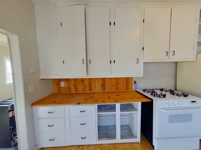 Building Photo - Charming 1Bed/1Bath House!