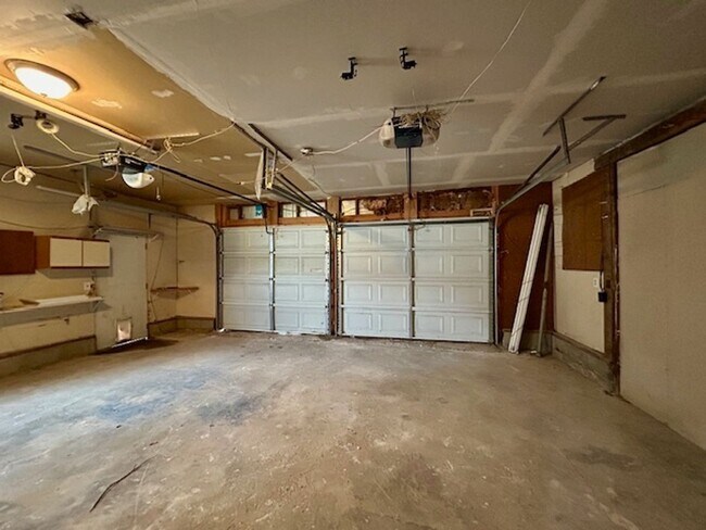 Building Photo - 1408 Holland St