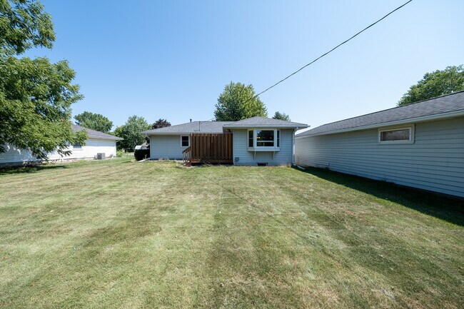 Building Photo - 14865 Damask Ave W