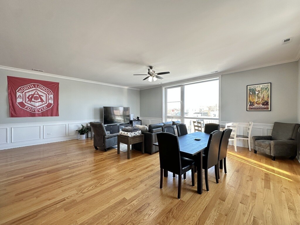 Building Photo - 538 N Western Ave