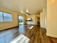 Building Photo - 550 Van Wey Cir