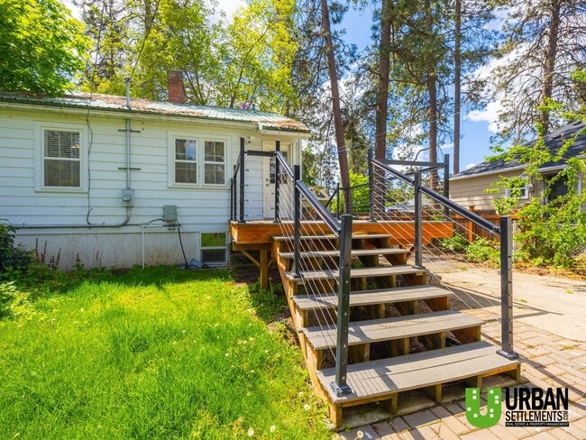 Building Photo - Charming 2 bed room 1.5 bathroom Cottage i...