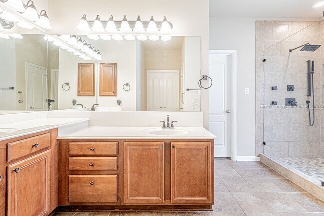 Building Photo - 8707 Roswell Ridge