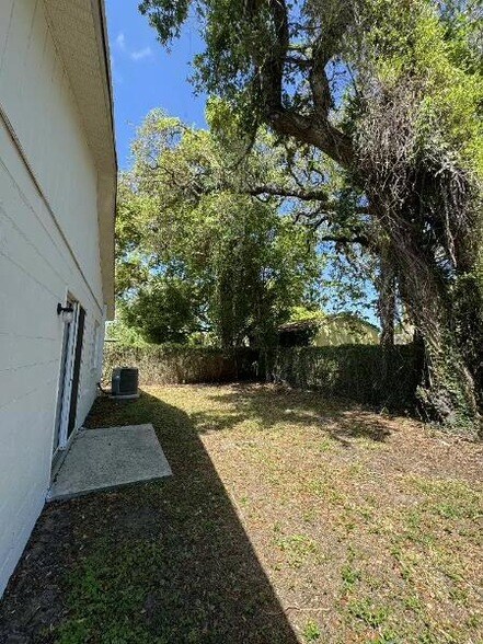 Building Photo - 4020 E Louisiana Ave