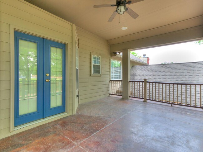Building Photo - This stunning 4-bedroom, 3.5-bathroom home...
