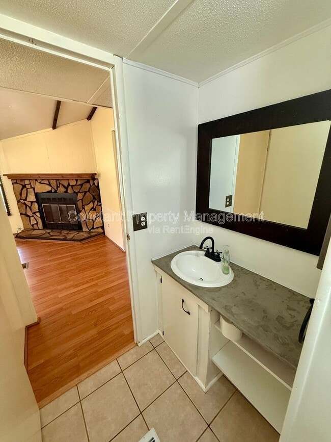 Building Photo - 491 Johnny Cut Rd