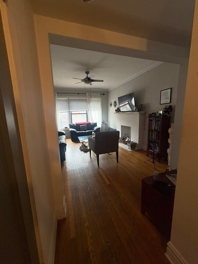 Building Photo - 3720 N Sheffield Ave