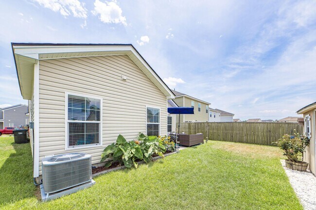 Building Photo - 4 Bedroom, 3 Bathroom home in Liberty Village - Goose Creek