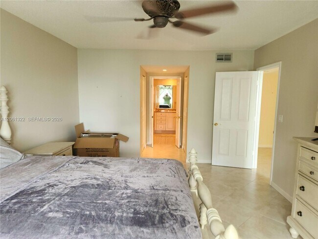 Building Photo - 3725 S Ocean Dr