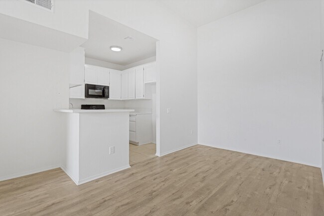 Building Photo - 10823 Hortense St