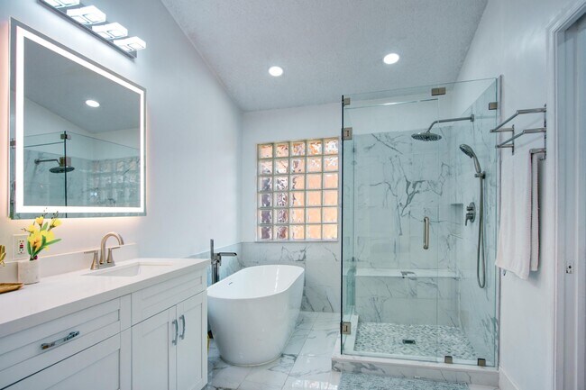Building Photo - 10341 Buena Ventura Dr