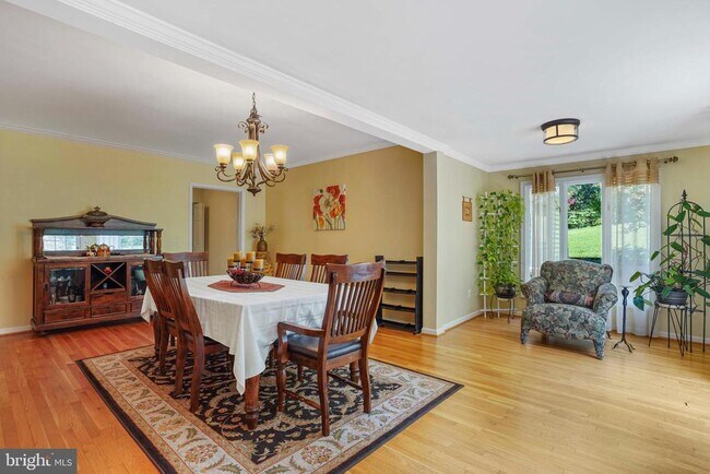 Building Photo - 5135 Summit Dr