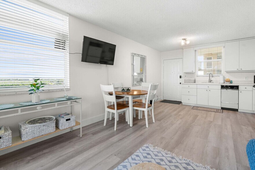 Building Photo - 5800 Bonita Beach Rd SW