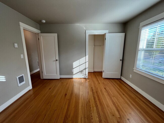 Building Photo - Modern 1-Bedroom! Private Storage w/Washer...