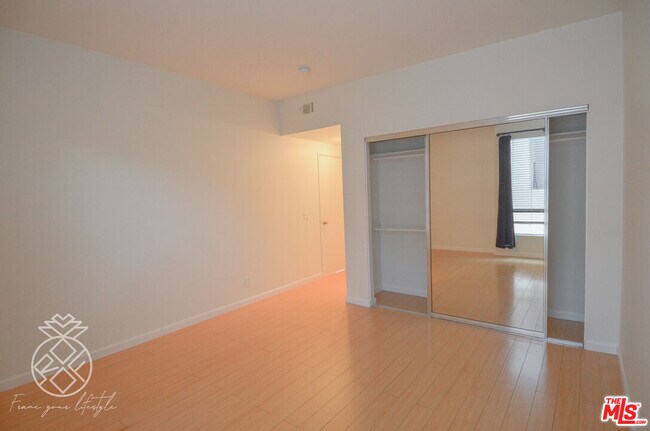 Building Photo - 1727 Glendon Ave