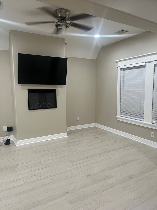 Building Photo - 23030 S Oak Dr