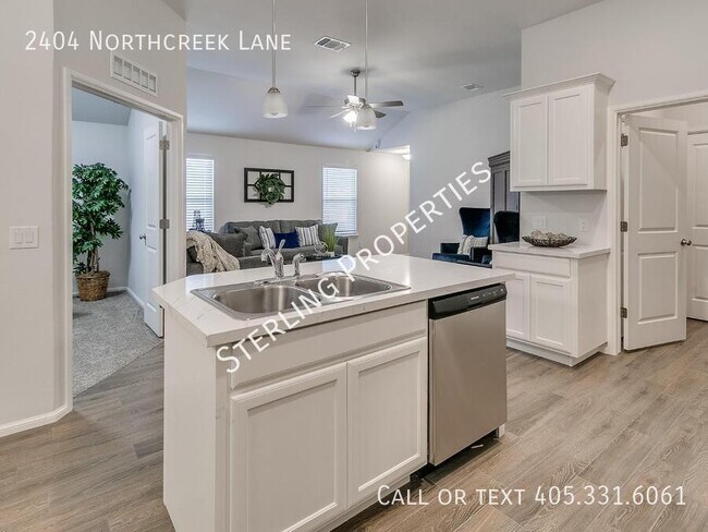 Building Photo - 2404 Northcreek Ln