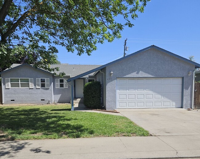 Primary Photo - Charming 3 Bedroom, 2 Bath Home w/Large Ba...