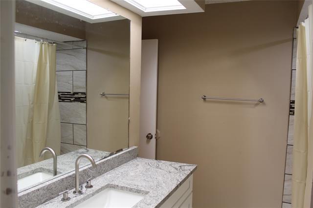 Building Photo - 927 Bluebird Dr