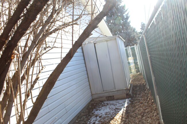 Building Photo - 5265 Golden Ct