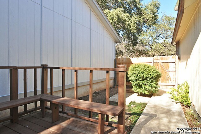 Building Photo - 4 Bed 2 Bath home in Hunters Chase Subdivision