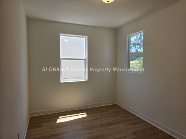 Building Photo - 1028 Forest St