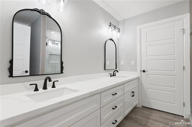Building Photo - 20 N Sugar Bear Dr