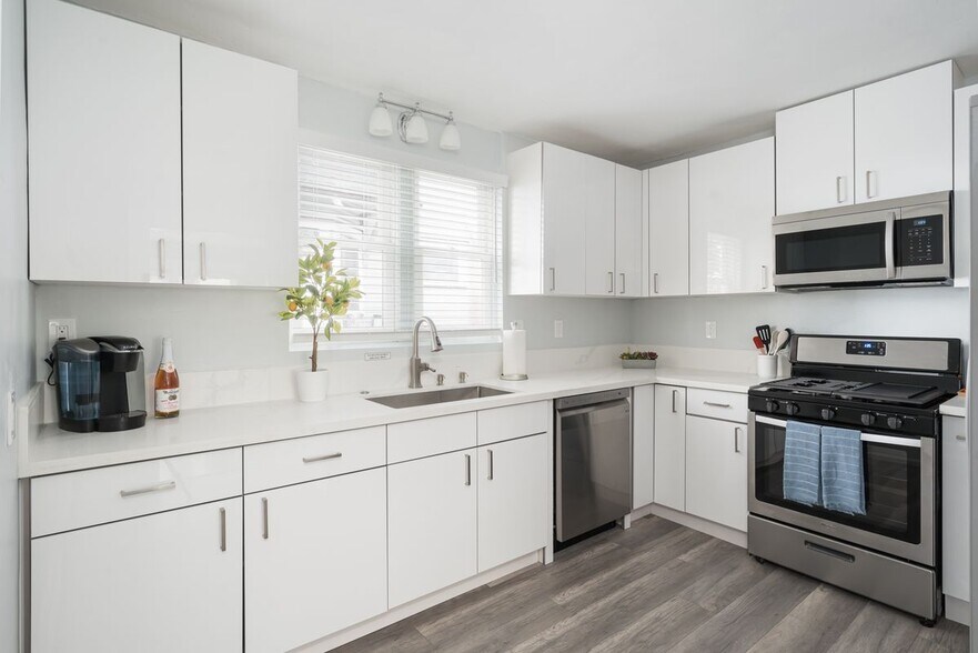 Building Photo - 2454 Union St