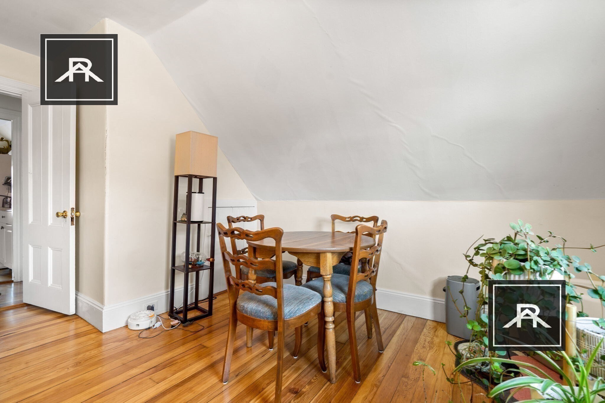 Building Photo - 36 Willow St