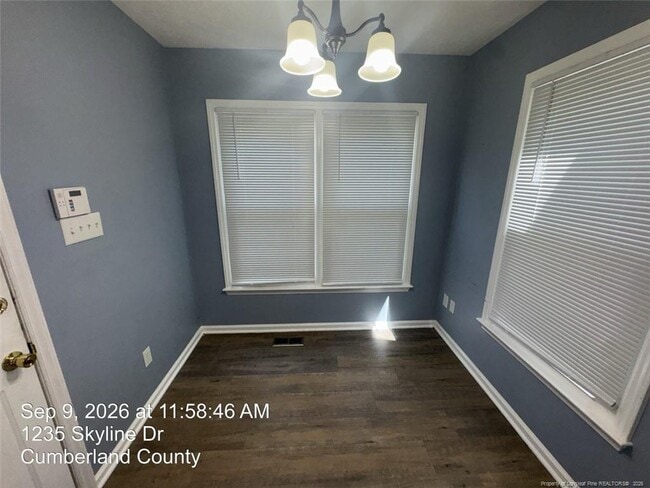 Building Photo - 1235 Skyline Dr