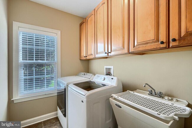 Building Photo - 1319 Martin Meadows Dr