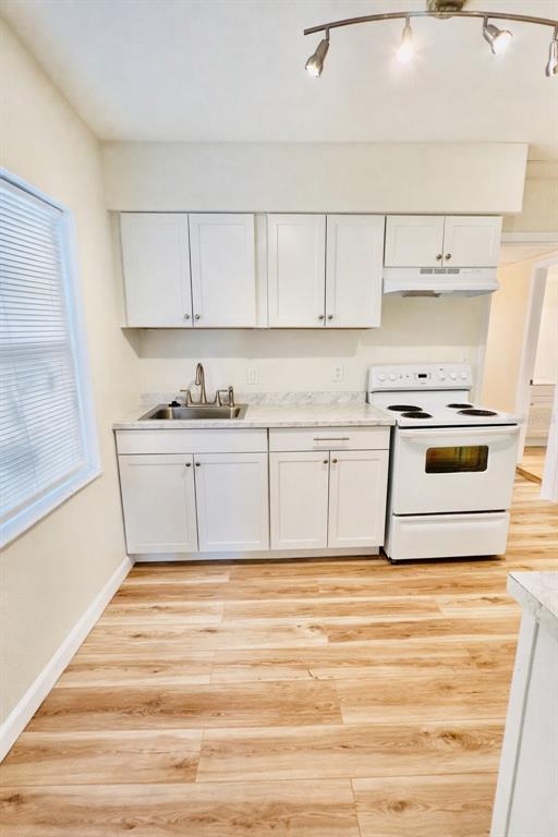 Building Photo - 2507 N Armenia Ave