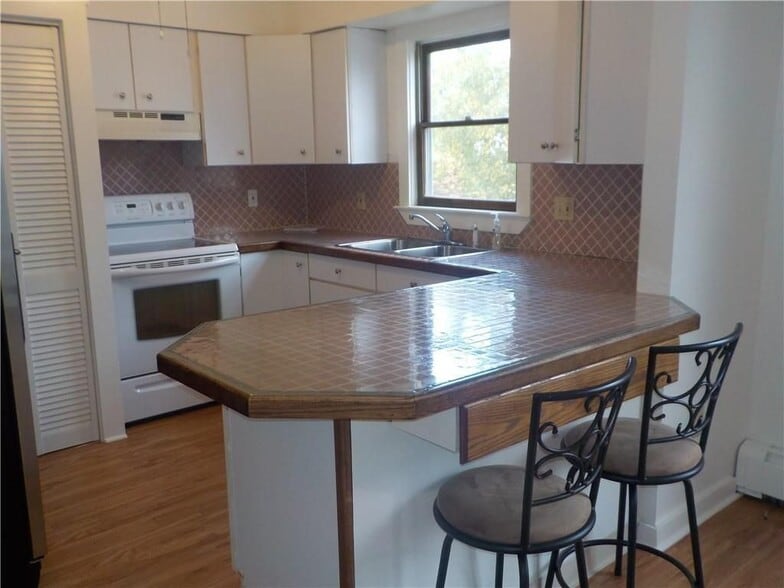 Building Photo - 1014 Park Ave