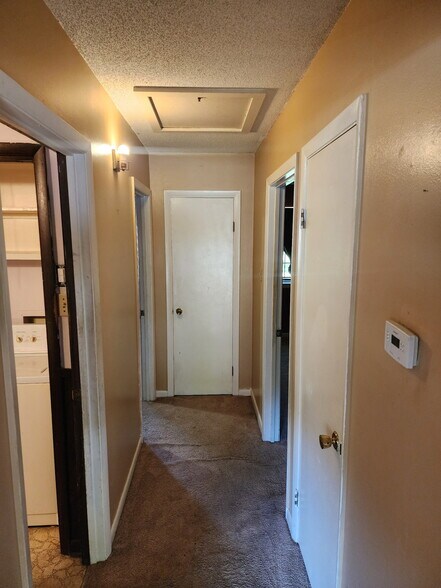 Building Photo - 2306 Dorchester Dr