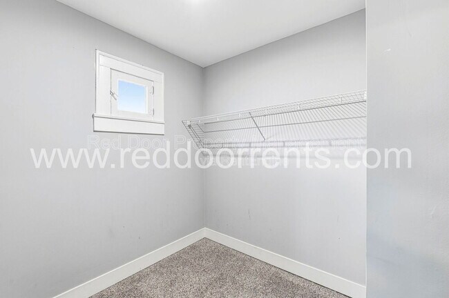 Building Photo - 218 Jefferson Ave