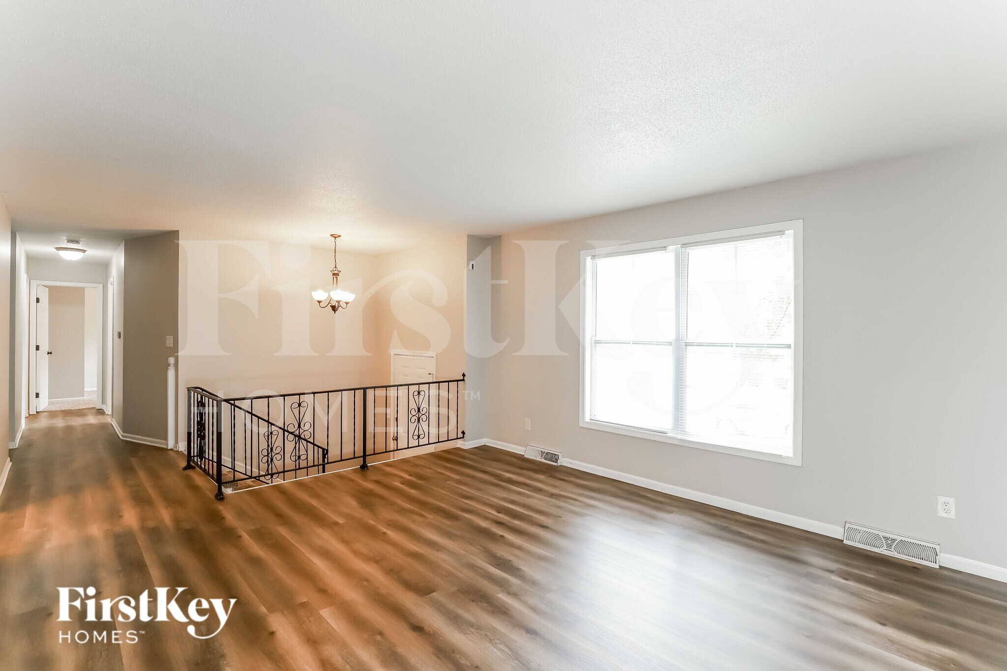 Building Photo - 5905 NW Whispering Oaks Ln