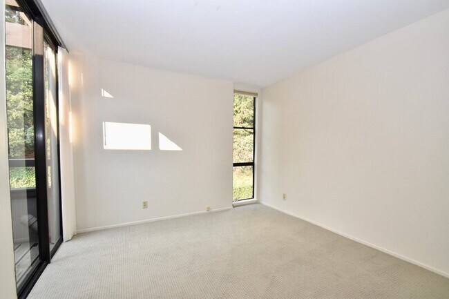 Building Photo - 108 Lincoln Dr