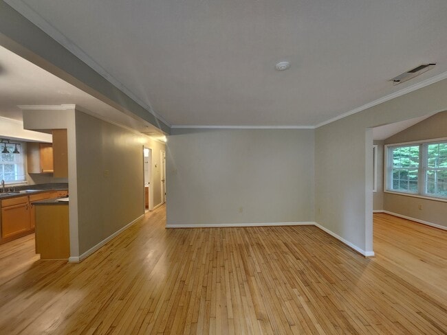 Building Photo - ***FIRST MONTH RENT FREE*** Black Mountain Rentals- Close to Lake Tomahawk and Black Mountain Gol...