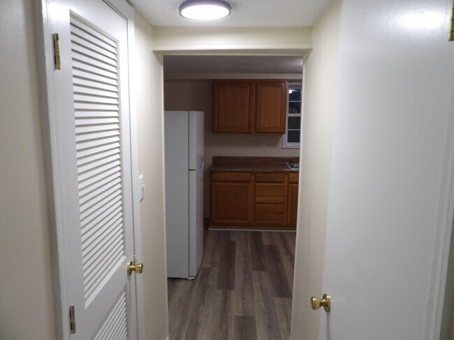 Building Photo - 307 Henry St