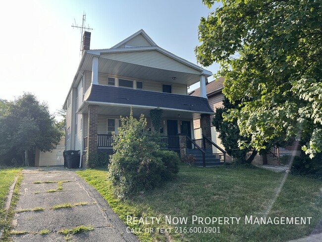 Building Photo - 951 Helmsdale Rd