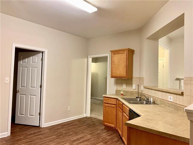 Building Photo - 2534 Winslow Ridge Dr NE