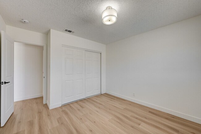 Building Photo - 4382 E Del Santos Dr