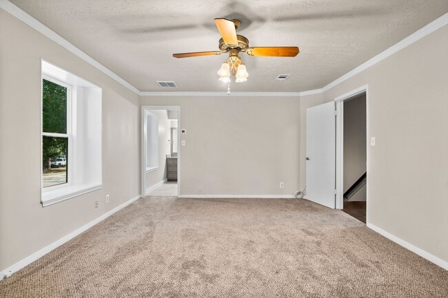 Building Photo - 11715 Park Creek Dr