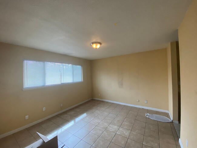 Building Photo - 2021 Sierra Rd