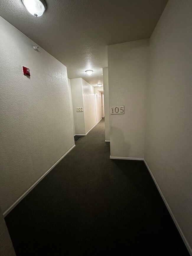 Building Photo - Move in Ready!!  3 Bedroom Condo - Cherry Grove - Aurora.....