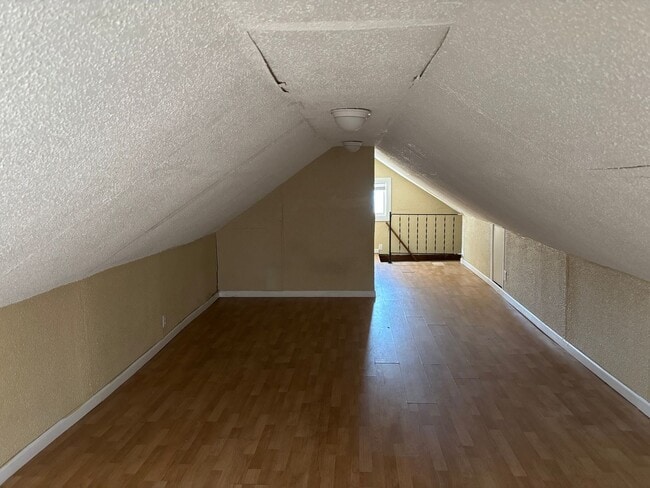 Building Photo - 3 Bedroom House