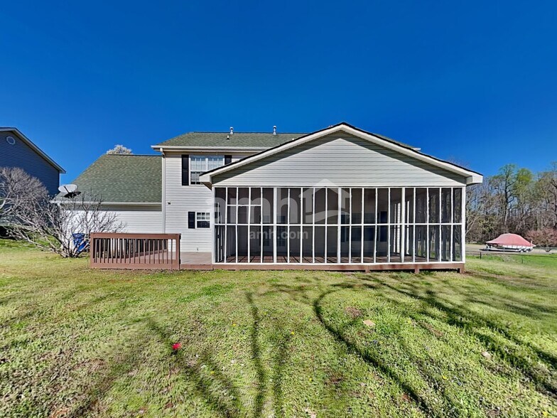 Building Photo - 106 Sweetland Ct