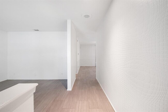 Building Photo - 8600 Clarewood Cir