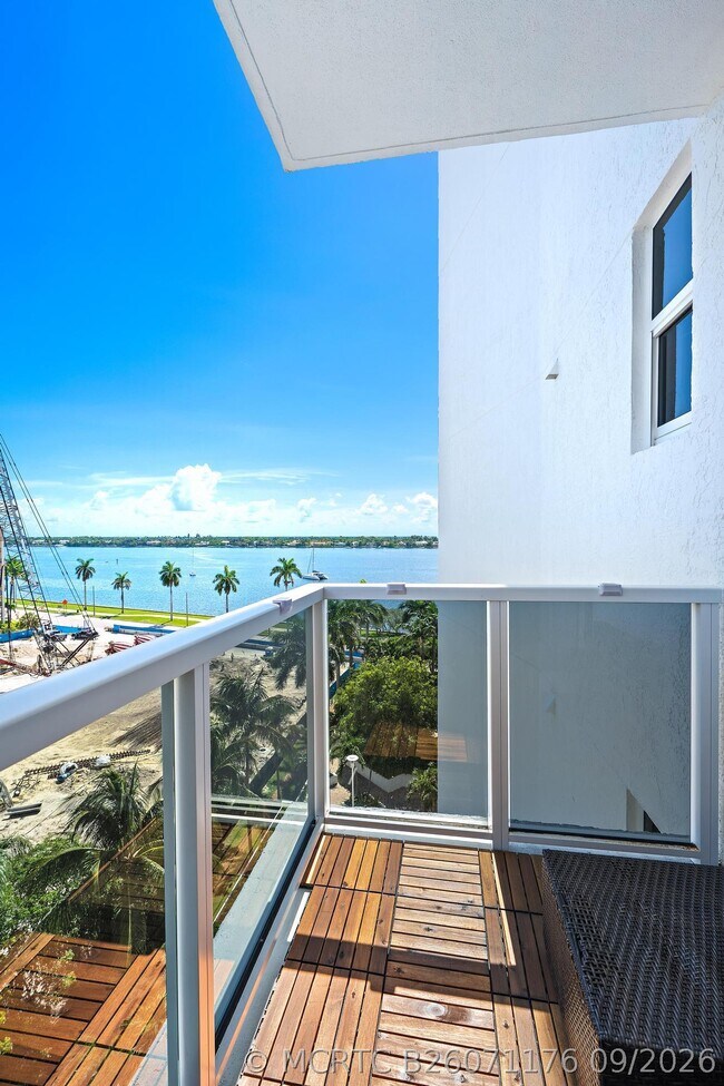 Building Photo - 1617 N Flagler Dr